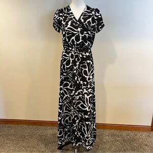 Banana Republic Elegant Black and White short‎ sleeves Floral Dress size 2